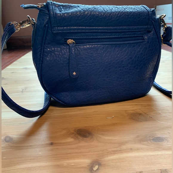 Pebbled Crossbody Purse - Picture 5 of 8